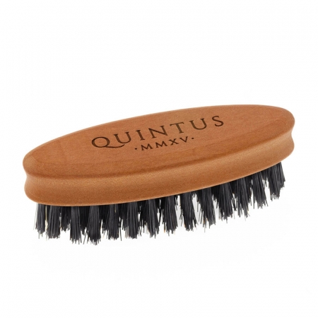 Small Beard Brush Pearwood - Wild Boar Bristles i gruppen Sk�gg & Rakning / Sk�ggv�rd / Sk�ggverktyg / Sk�ggborste hos UnderCclub AB (QMMXV-BB-01)